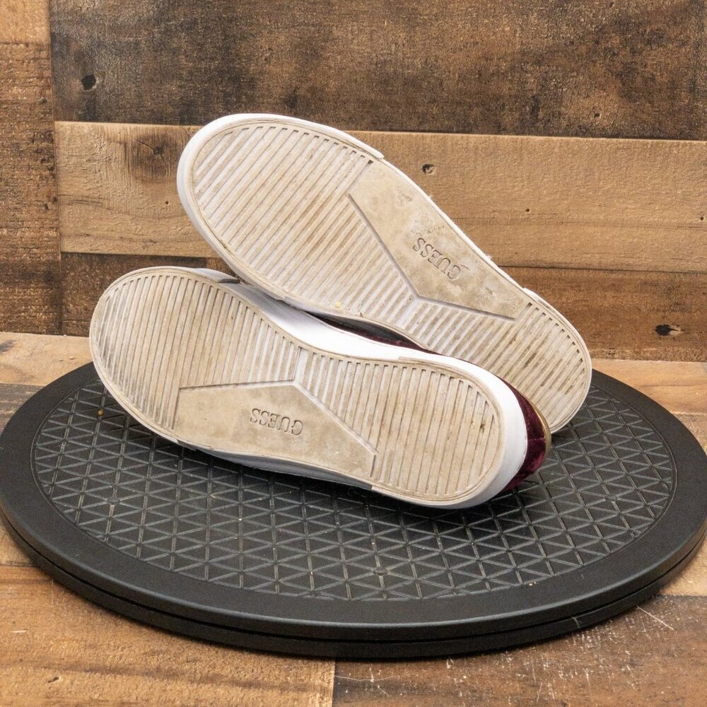 GUESS GOOD ONES 2 WOMENS CASUAL SHOES FAUX VELVET MAROON GOLD LOW SIZE 8.5M - Picture 4 of 9